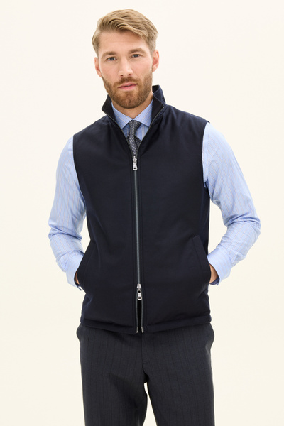 美品 ジプソフィア Boa Reversible Vest Navy Reversible Padded Flannel Vest - Dark blue | Oscar Jacobson