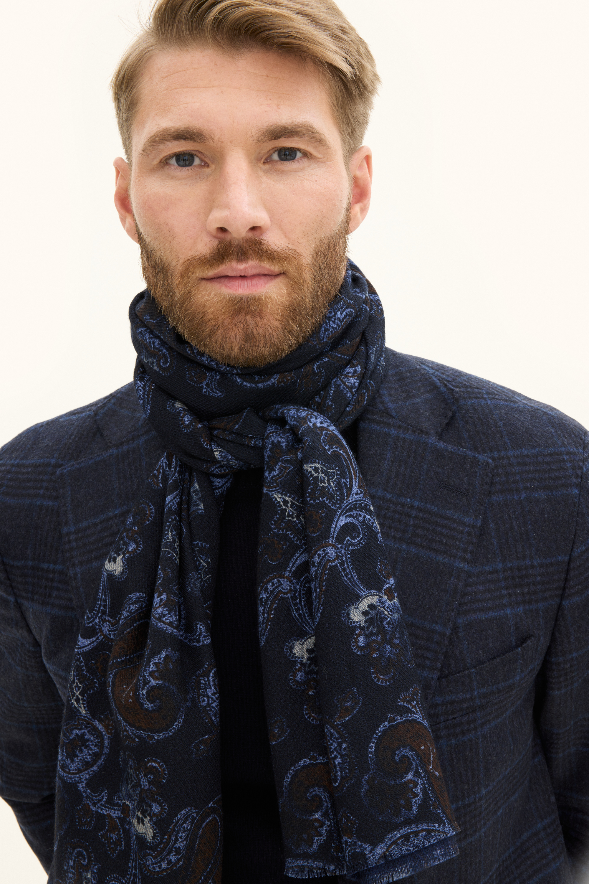 Paisly Patterned Scarf - Dark blue | Oscar Jacobson