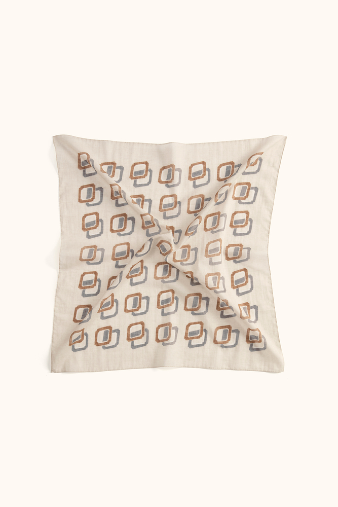 medaljongm-nstrad-bomullsbandana-beige-oscar-jacobson